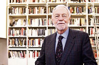 Eduardo Mendoza analiza pasajes bíblicos 