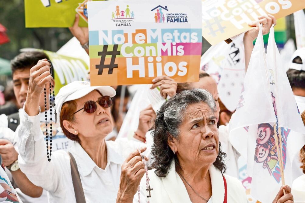 El Frente Nacional por la Familia pide a los legisladores aprobar una iniciativa ciudadana que propone establecer en la Constitución el matrimonio como la unión entre un hombre y mujer (YADÍN XOLALPA. EL UNIVERSAL)