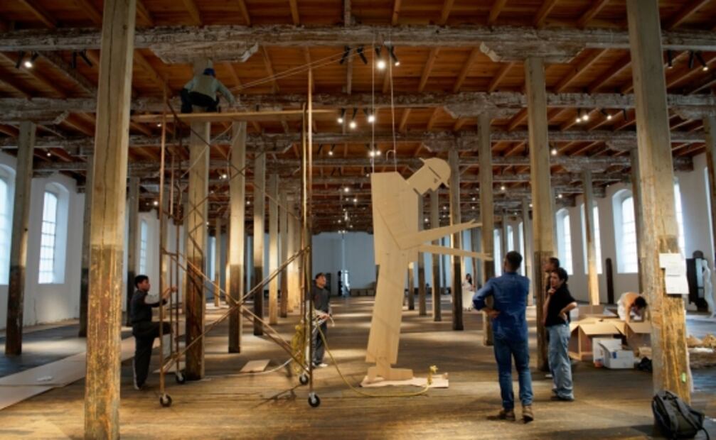 Carla Fernández reflexiona sobre la indumentaria utilitaria