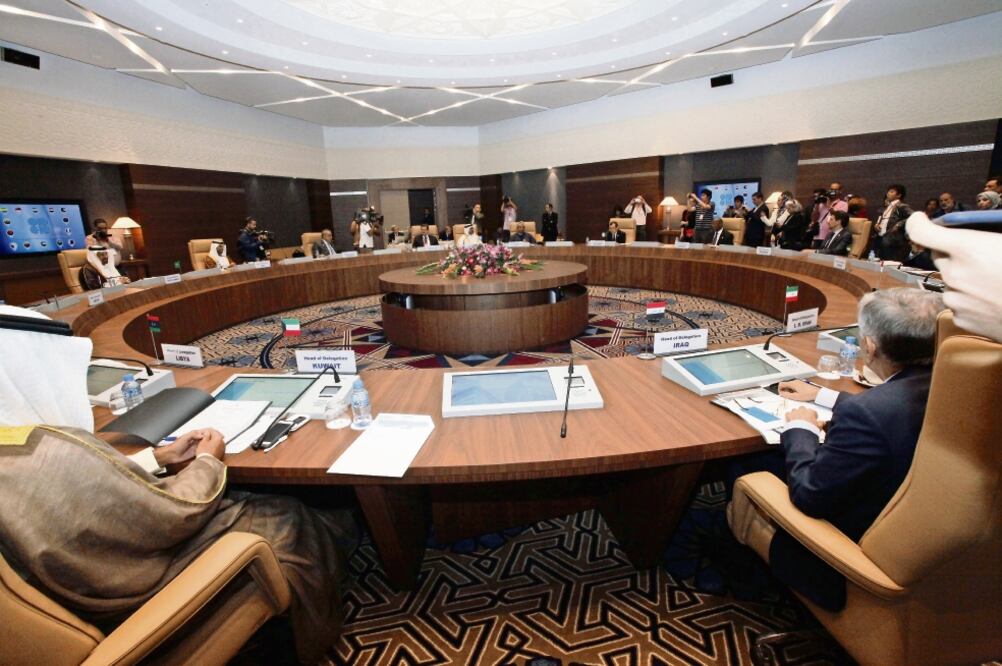 La OPEP acordará en noviembre los niveles de bombeo de cada país, además de invitar a otros países, como Rusia, para unirse al recorte (XINHUA)