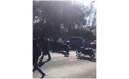 Encapuchados bloquean Insurgentes Sur 