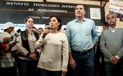 Visitan Rosario Robles y Rafael Moreno Valle a afectados por "Earl"