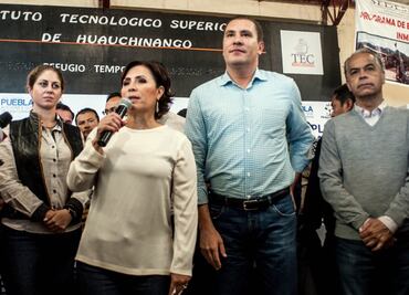 Visitan Rosario Robles y Rafael Moreno Valle a afectados por "Earl"