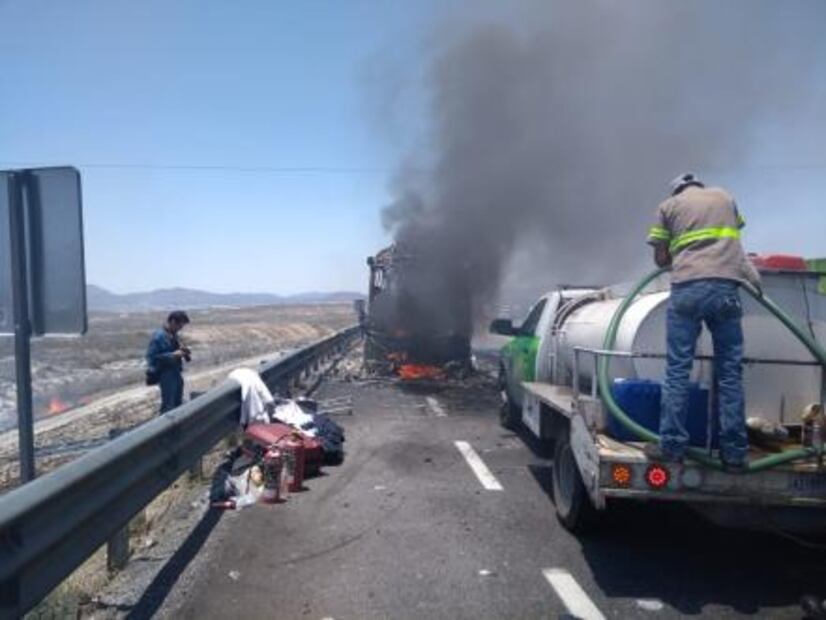 Incendio consume autobús en Coahuila; no hay lesionados