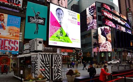 Fotografía de Mancera se proyecta en Times Square