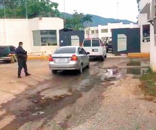 Vinculan a proceso a defensora laboral