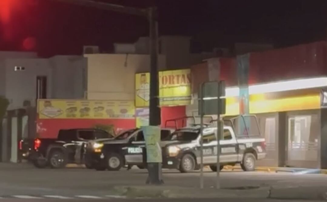 Se han detectado en circulación dos camionetas clonadas como patrullas de la Policía Municipal de Culiacán, con falsos elementos que visten con uniformes negros. Foto: Especial