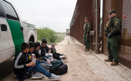 Gobernador de Texas envía helicópteros Black Hawk a la frontera con México para contener la entrada migrantes 