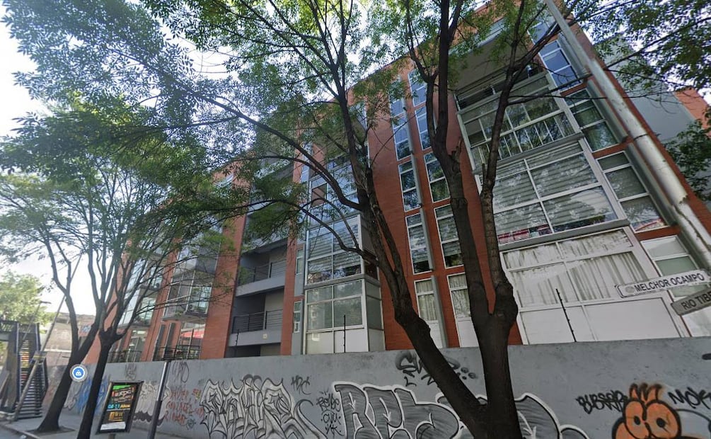 Edificios de donde el hombre de la tercera edad se arrojó. Foto: Google maps