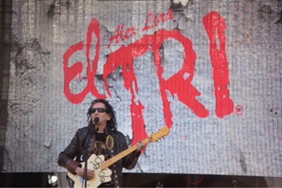 Rinden homenaje sorpresa a "El Tri" en Cuernavaca