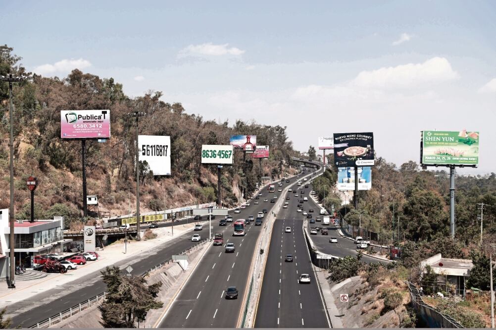 Meyer Klip, titular del Invea, reconoce que en Santa Fe hay puntos que se encuentran “saturadísimos” de publicidad (ALEJANDRA LEYVA. EL UNIVERSAL)