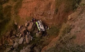 Autobús con estudiantes cae en precipicio en Cabo Verde; hay 25 muertos