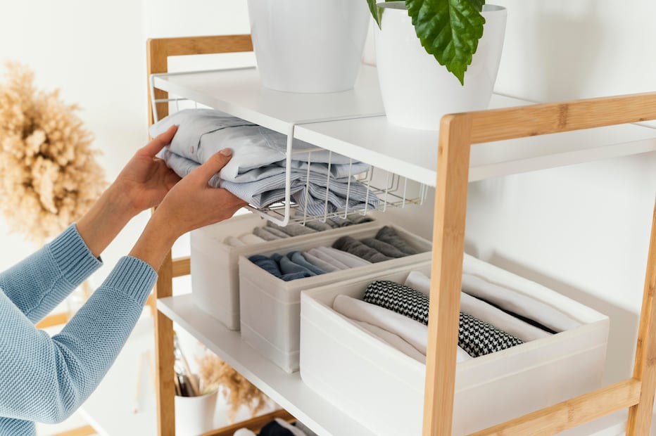 Un buen sistema de organización puede transformar por completo la funcionalidad de tu clóset o cocina. Encuentra diversos en Amazon o Mercado Libre. Foto: Canva/especial