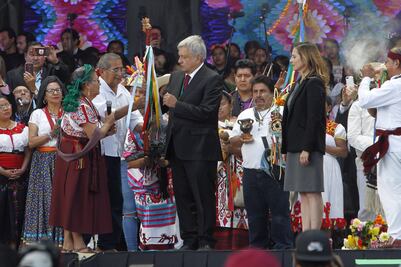 Bastón de mando es un símbolo de la lucha por los más pobres: AMLO