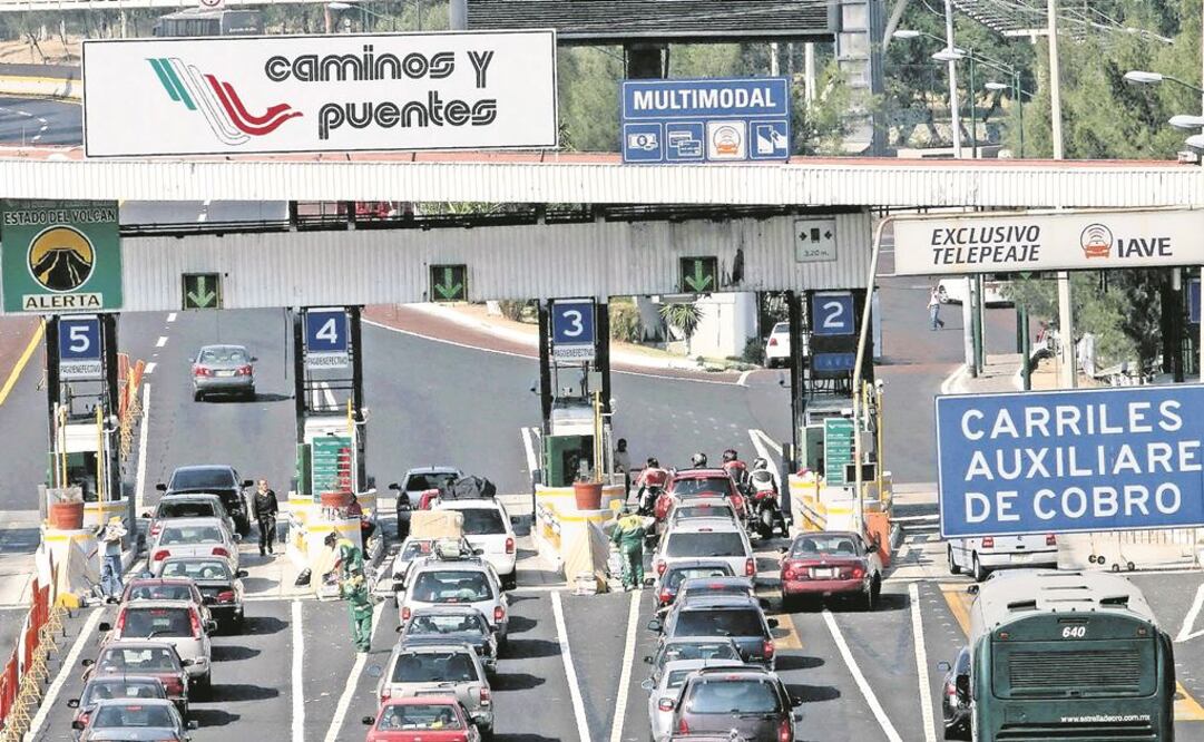 Automovilistas abarrotan la México-Cuernavaca en último día de "puente"