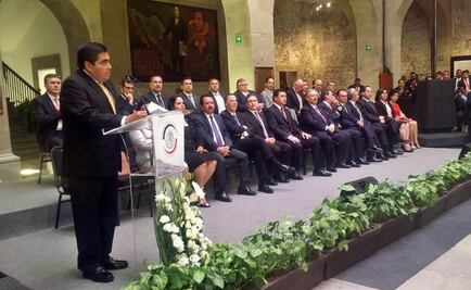 Barbosa presenta informe de labores del Senado