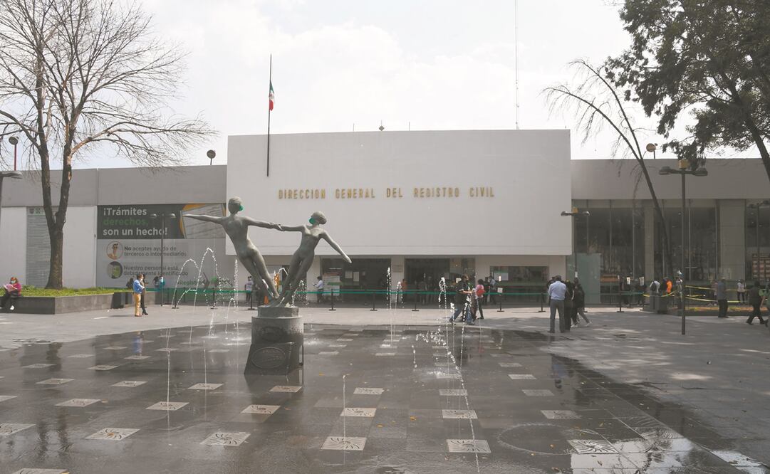 Las personas interesadas en el trámite deberán presentar ante la Dirección General del Registro Civil capitalino una solicitud. Foto: Archivo/EL UNIVERSAL.