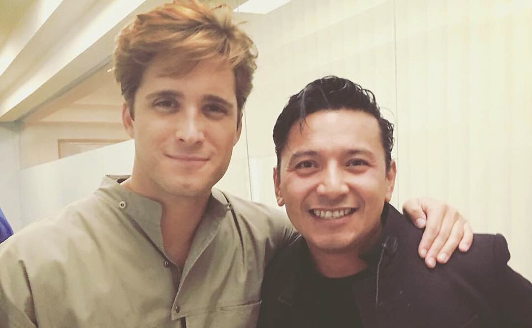 Diego Boneta (Luis Miguel) con Pierre David (Manzanero). (CORTESÍA)