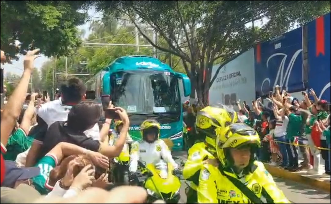 Así llegó la Selección Mexicana al Estadio Ciudad de México para su debut en el Mundial frente a Sudáfrica - FOTO: Captura de pantalla de @UnivDeportes