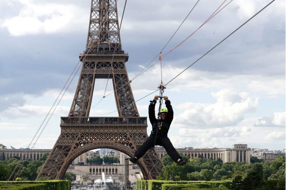 La tirolesa se ubica en el segundo piso de la Torre Eiffel. (Foto: AFP)
