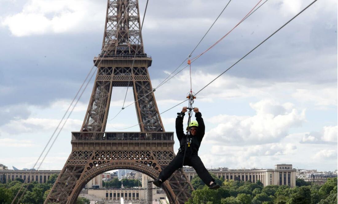La tirolesa se ubica en el segundo piso de la Torre Eiffel. (Foto: AFP)
