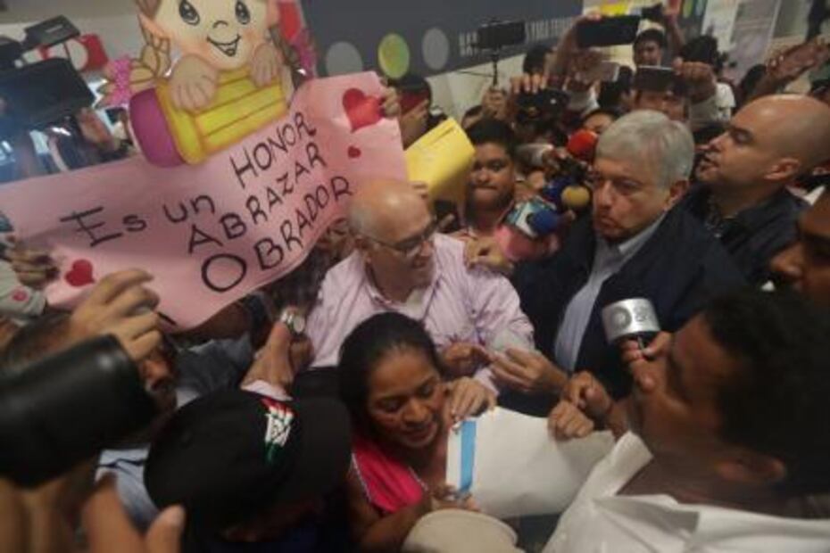 Llega AMLO a Tabasco para encuentro con petroleros