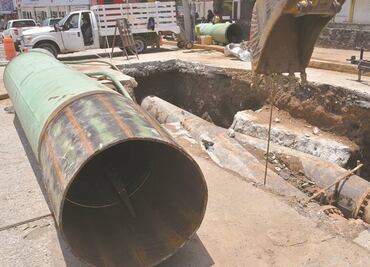 Fuga de agua genera desabasto en Naucalpan