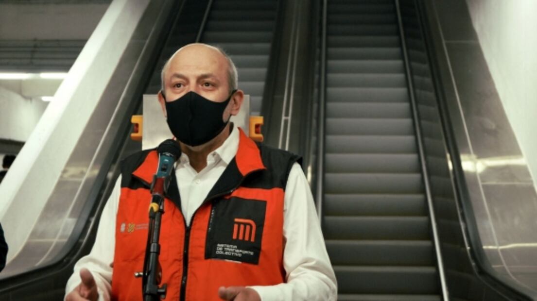 Inauguran dos escaleras eléctricas en Tacubaya de la Línea 9