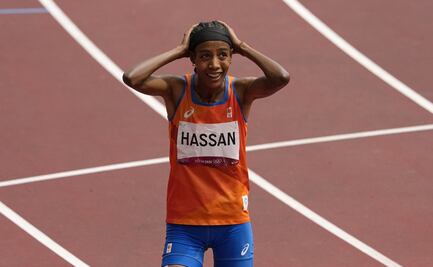 Corredora tropieza, se levanta y gana carrera en Tokio 2020