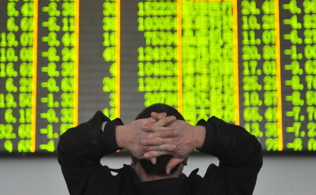 Dólar cotiza en $18.80; Bolsas chinas se hunden más de 6%