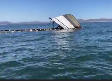 Hundimiento de barco camaronero provoca fuga de 14 mil litros de combustible en Sinaloa