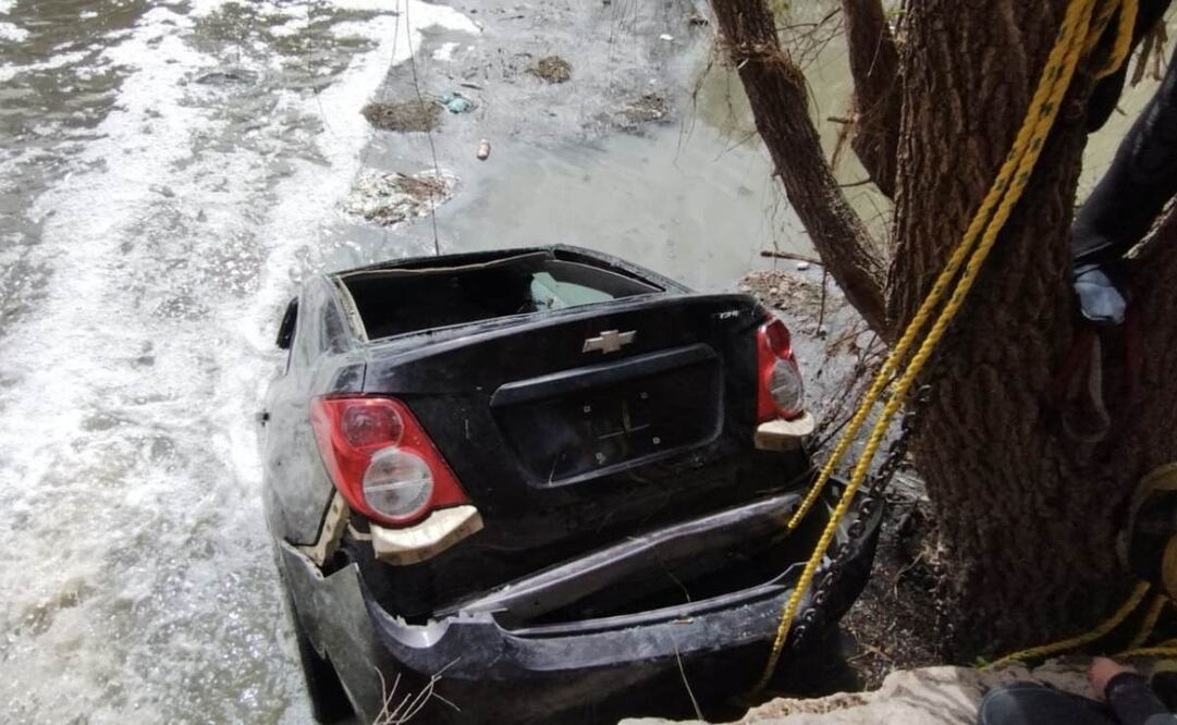 Hallan 3 personas muertas en camioneta hundida en cauce de Aguascalientes (12/01/2025). Foto: Especial