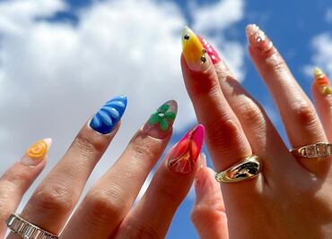 Diseños de uñas bonitos para lucir en agosto