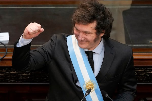 Milei considera "válido y lícito" el despliegue de pancarta por las Malvinas en semifinal del Mundial; "las vamos a recuperar", dice