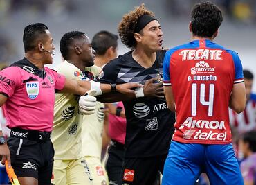 Guillermo Ochoa aclara que no le escupió al "Pollo" Briseño