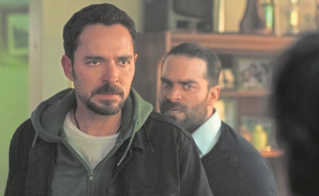 Manolo interpreta a Alex, quien investiga el asesinato de su hermana Sara en la serie, que concluye con su tercera temporada. NETFLIX