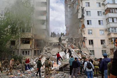 Rusia avanza sobre Kharkiv; Putin cambia cúpula militar