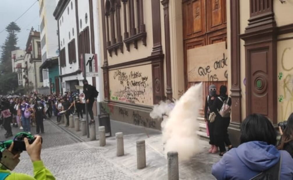 Mujeres de estados marchan en el marco del 8M