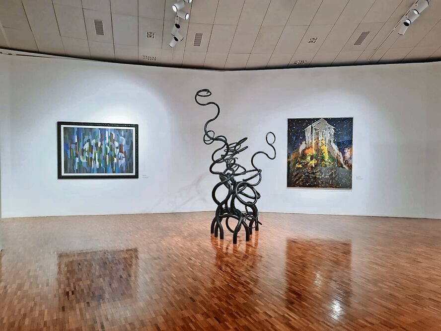 Las obras de la colección, del siglo XX a la fecha, recorren movimientos artísticos como el futurismo, arte cinético y arte conceptual .Frida Juárez. El Universal