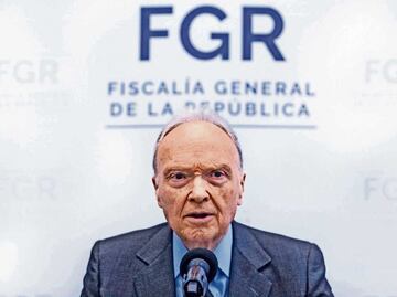 "Es un día negro y vergonzoso", dicen académicos luego que el SNI y Conacyt desecharan queja de plagio contra Gertz