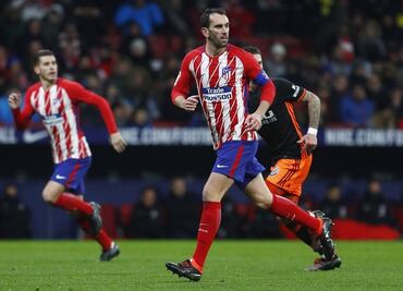 Diego Godín se somete a cirugía tras perder tres dientes