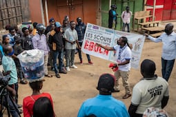 Ébola en Congo se agrava: ataques, rebeldes y falta de ayuda complican brote con más de 900 casos