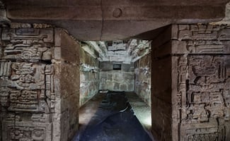Así luce en fotos la tumba zapoteca descubierta en Oaxaca; destacan sus murales y esculturas