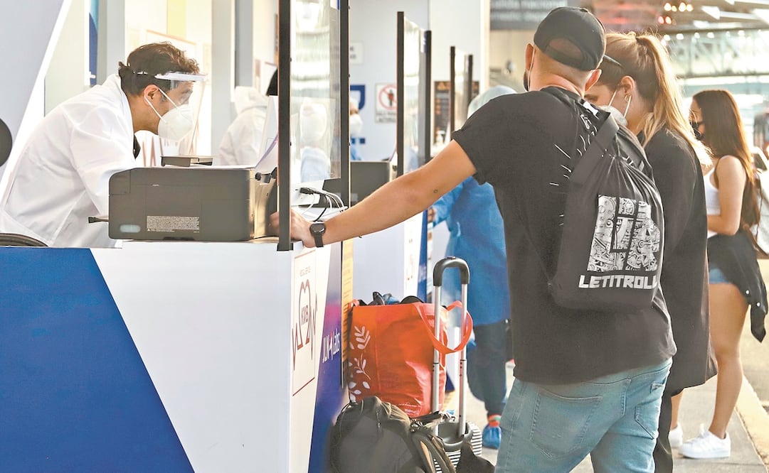 INM informó que para dar acceso a extranjeros a México, deben presentar una serie de documentos. Foto: Berenice Fregoso. EL UNIVERSAL