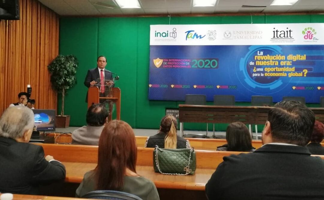 Comisionado presidente del Inai, Francisco Javier Acuña, en la conferencia “La revolución digital de nuestra era: ¿una oportunidad para la economía global?” / Especial