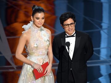 Gael García Bernal alza la voz contra el muro en los Oscar