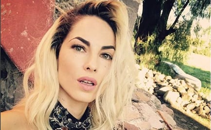 Bárbara Mori encanta con escote transparente