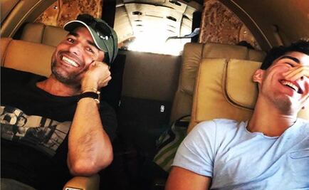 Chayanne y su hijo presumen abdomen marcado