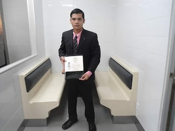 Becario queda prensado por repartir láminas en Oaxaca, asegura familiar