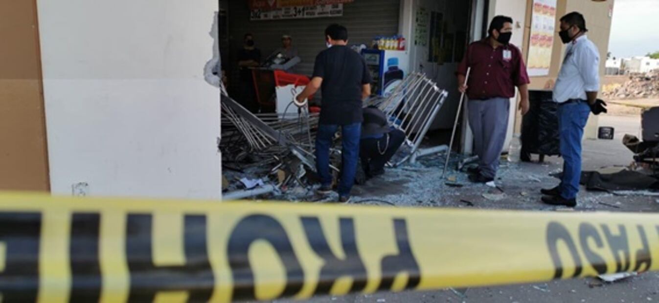 Con grúa roban cajero automático en Sinaloa